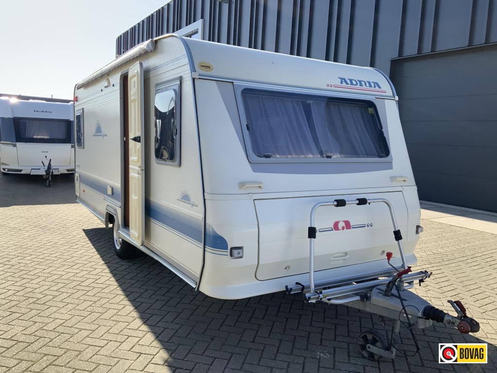 Adria Unica 502 UP 2e Pinksterdag open, Caravans en Kamperen, Caravans, Rondzit, Bedrijf, 750 - 1000 kg, 5 tot 6 meter