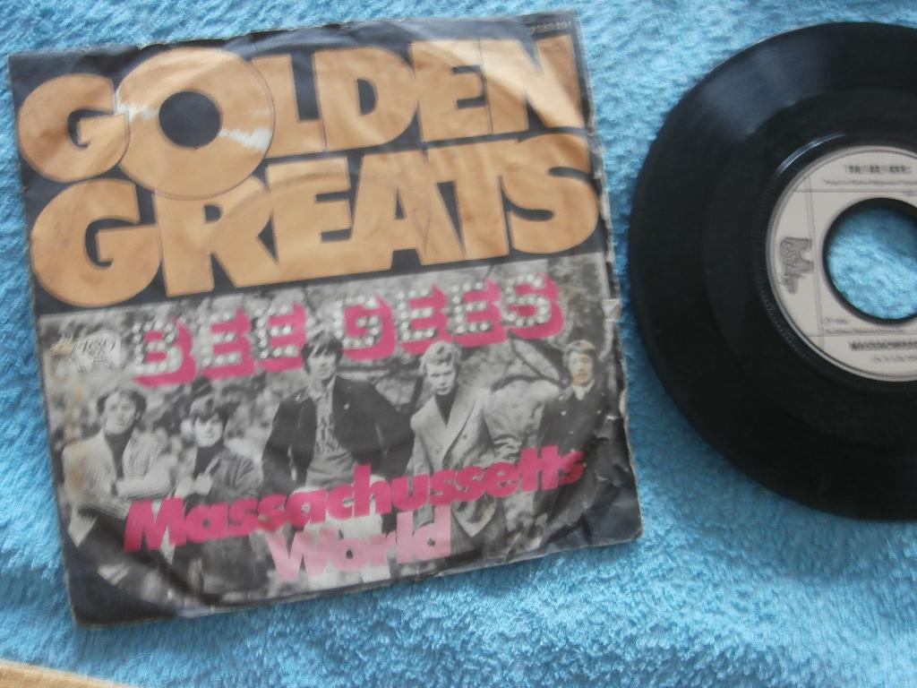 Bee Gees - Massachusetts / World., Ophalen of Verzenden, Gebruikt, Pop