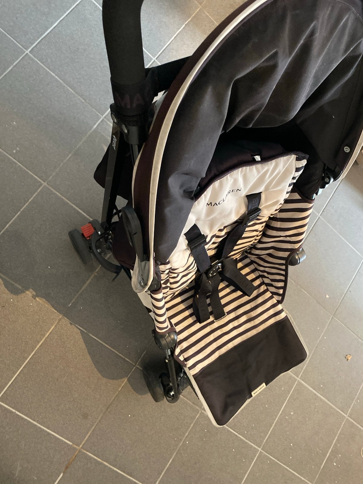 Maclaren Quest buggy met regenhoes, Kinderen en Baby's, Ophalen, Gebruikt, Maclaren, Regenhoes