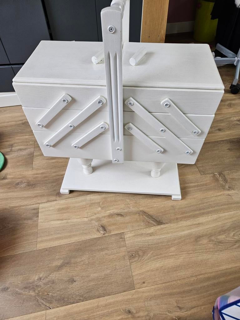 Witte houten naaidoos op standaard, Ophalen, Gebruikt, Overige typen