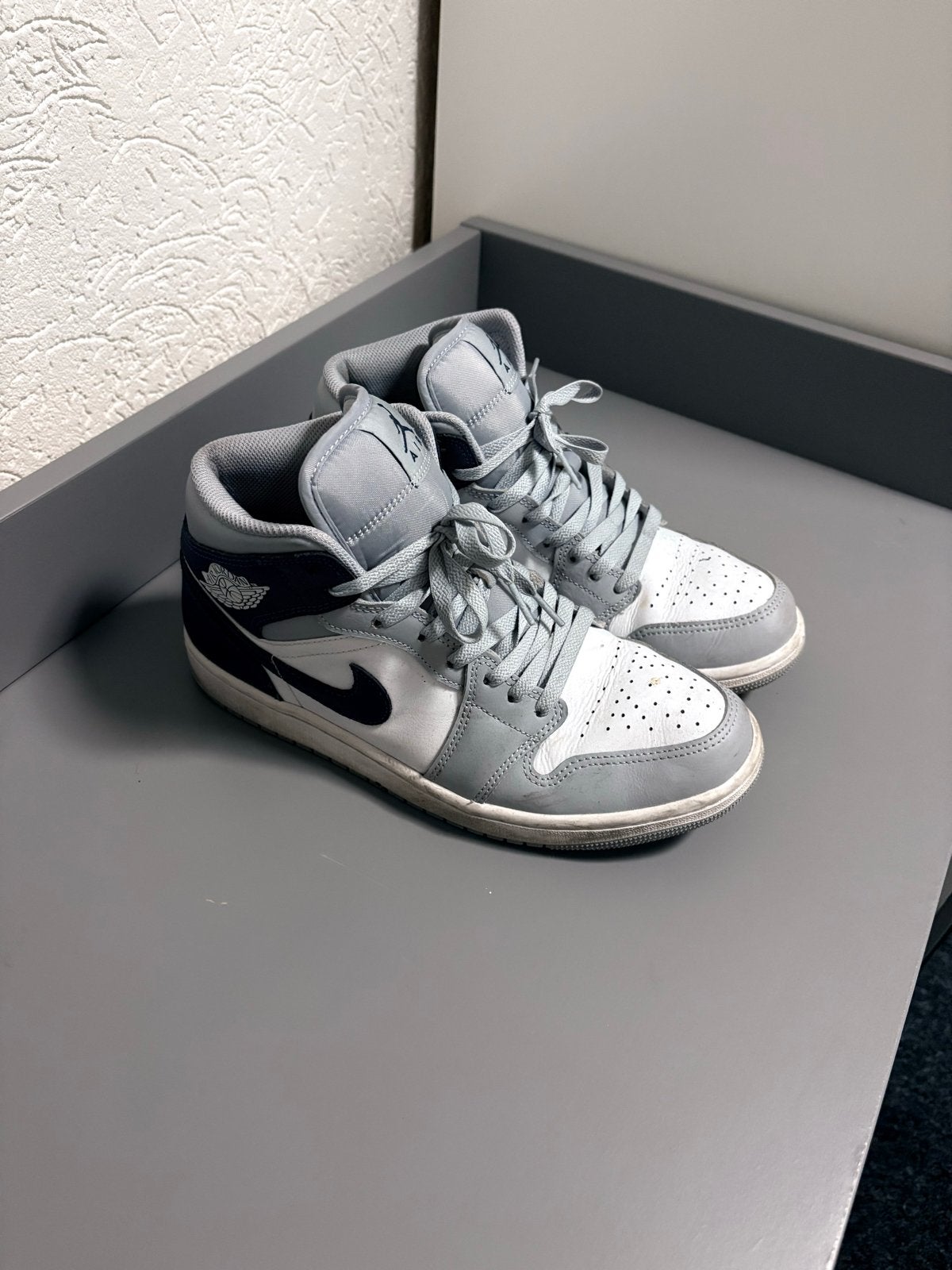 Nike Air Jordan 1 Mid Light Smoke Grey - Maat 43, Ophalen, Gedragen, Overige kleuren, Sneakers of Gympen
