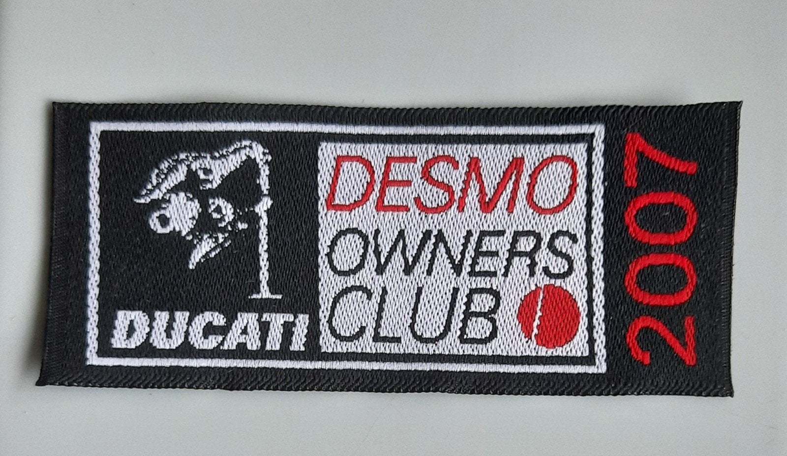 Ducati Desmo Owners Club 2007 stoffen badge - Nieuw, Motoren, Ophalen of Verzenden