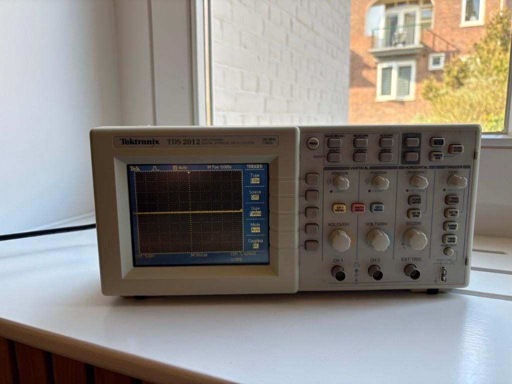 Tektronix TDS2012 Digitale Oscilloscoop – 100 MHz – werkend, Doe-het-zelf en Verbouw, Meetapparatuur, Ophalen, Gebruikt, Elektriciteit