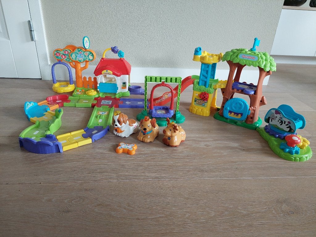 Vtech toet toet speeltuin en hondenhok, Kinderen en Baby's, Ophalen, Gebruikt, 2 tot 4 jaar