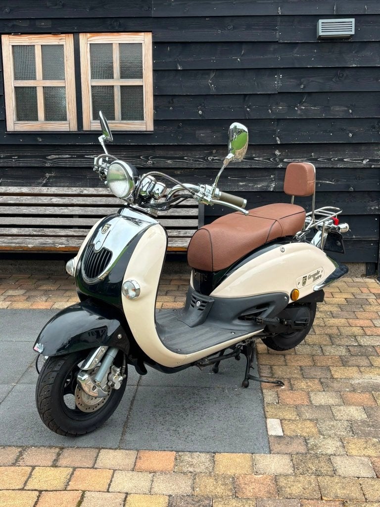 scooter snor, Fietsen en Brommers, Ophalen of Verzenden, Zo goed als nieuw, Benzine, Overige merken