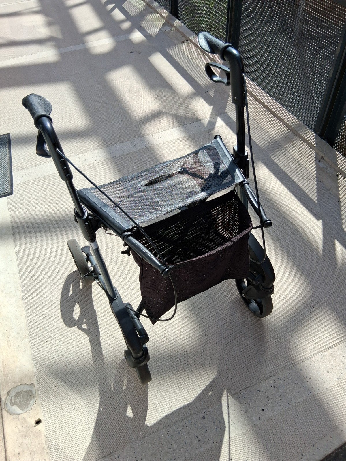 Keurige lichtgewicht rollator, Diversen, Rollators, Ophalen, Lichtgewicht, Gebruikt