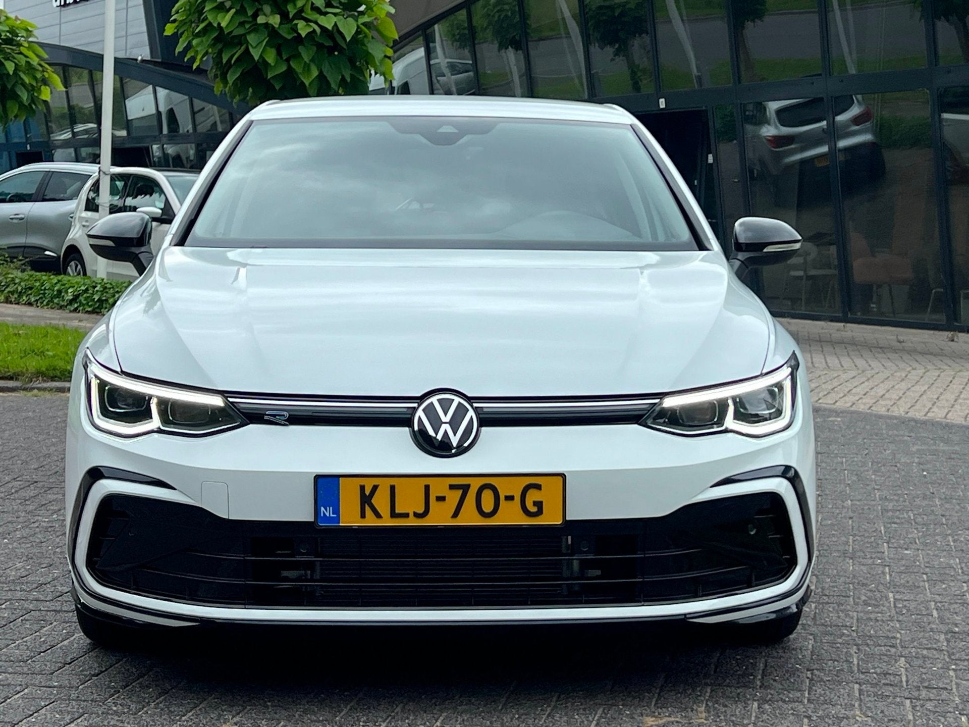 Volkswagen Golf 8 1.5 eTSI R-Line 7-DSG LED CARPLAYY, Auto's, Dealer onderhouden, 4 cilinders, 150 pk, Wit