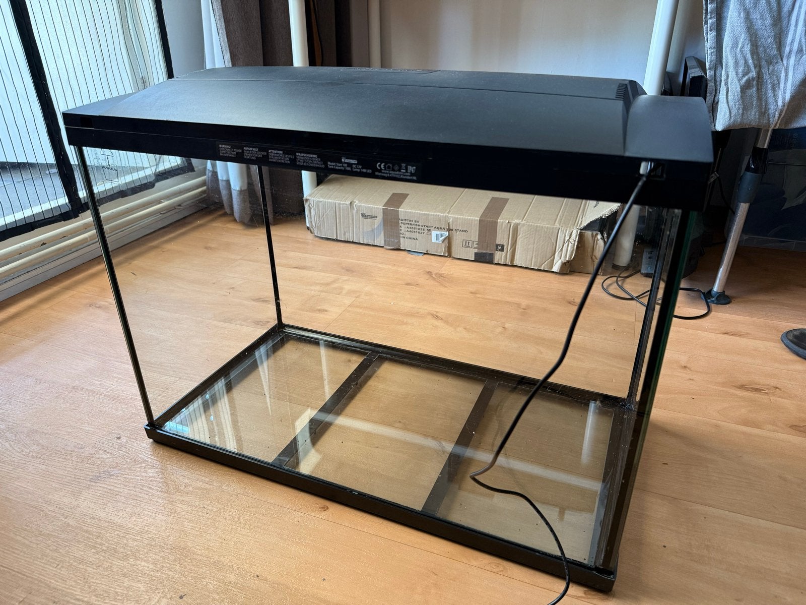 Superfish Aquarium 100, toebehoren en Superfish zwart meubel, Ophalen, Leeg aquarium