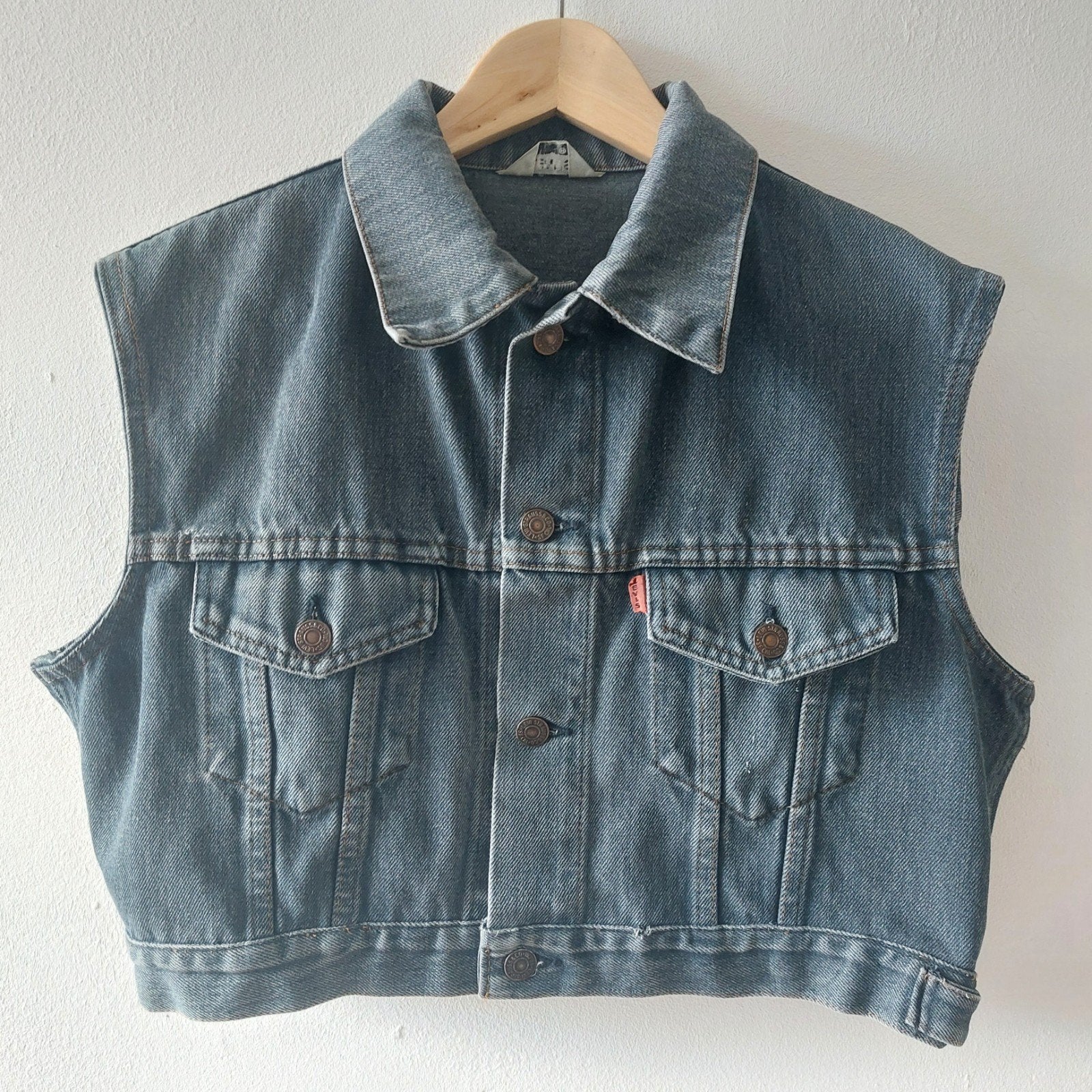 Vintage 90s Levis Big E orange tab cropped gilet jacket, Levi's, Ophalen of Verzenden, Gedragen, Maat 42/44 (L)