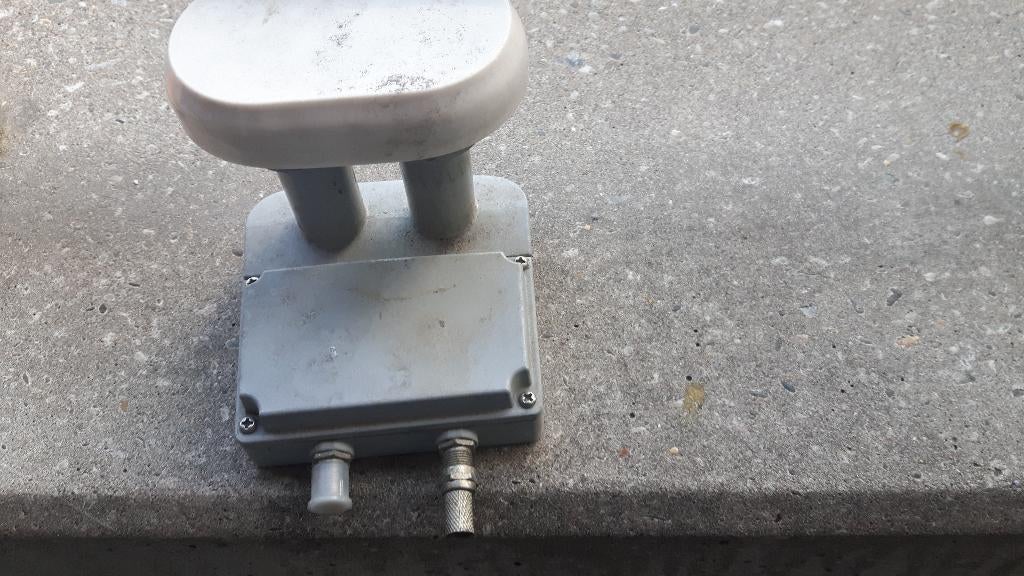 2 lnb quad, Ophalen of Verzenden, Zo goed als nieuw, (Schotel)antenne, Philips