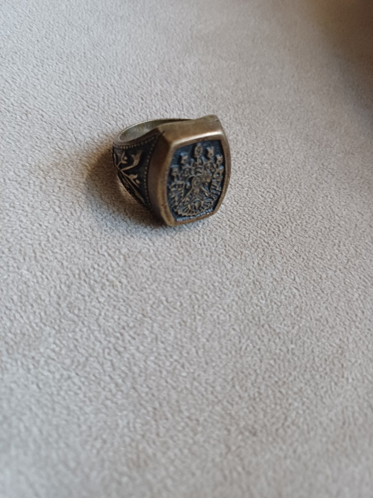 Vintage zegelring met wapen, Ophalen, Overige materialen, Gebruikt, 19 tot 20