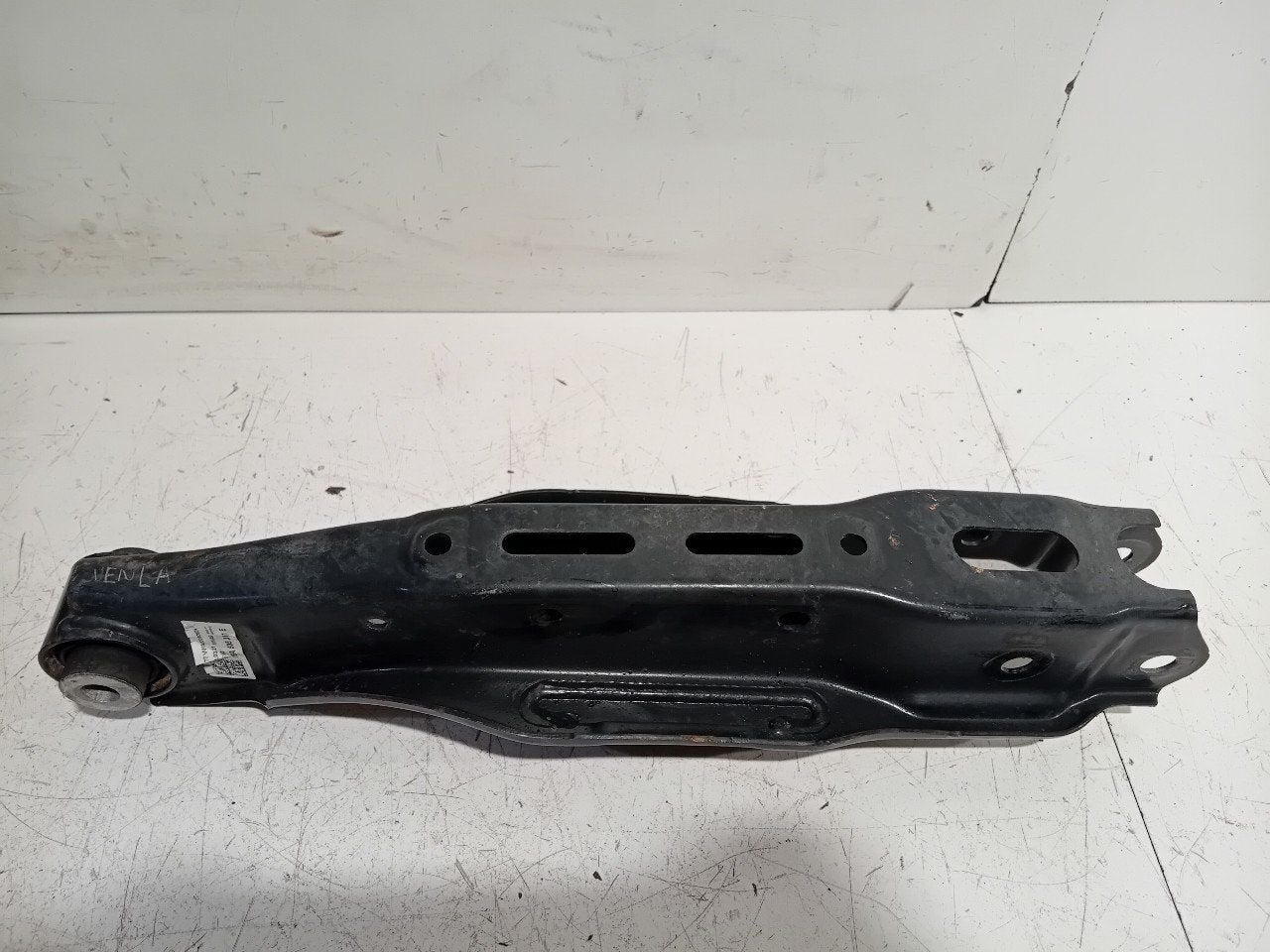 Draagarm links achter Volkswagen ID.4, Onderdelen@venauto.nl, Van der Ven Autorecycling B.V., Gebruikt, Ettenseweg 76, 4706 PB Roosendaal, The Netherlands