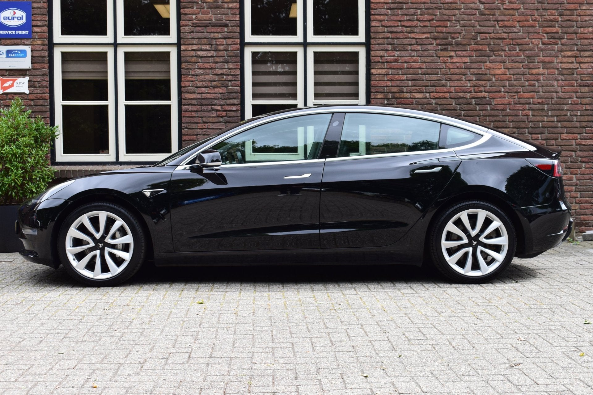 Tesla Model 3 Long Range AWD 75 kWh Trekhaak, Automaat, 910 kg, Met garantie (alle), Zwart