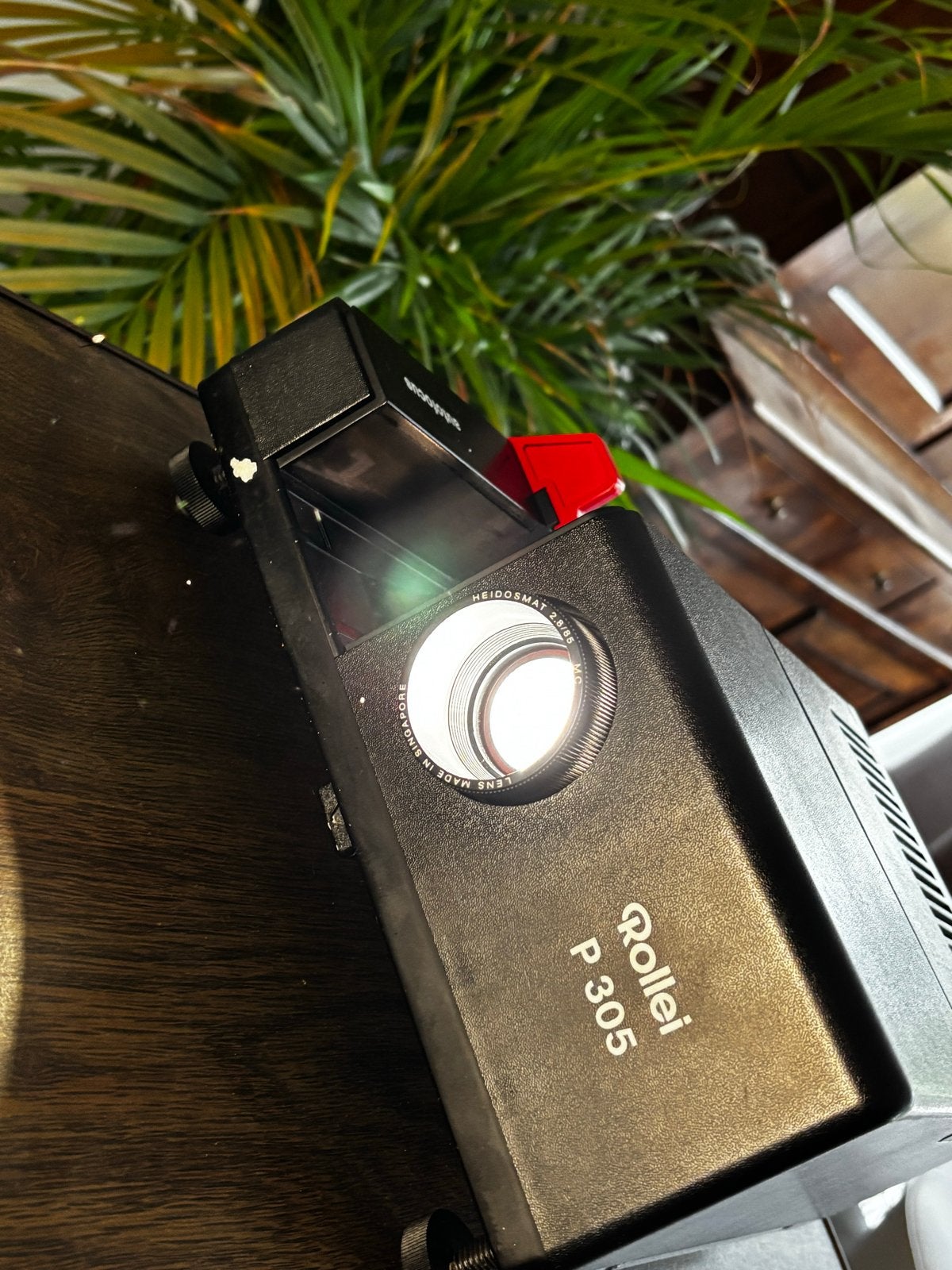 Diaprojector Rollei P 305 met tafel en Projecta scherm, Ophalen of Verzenden, Gebruikt, Met scherm
