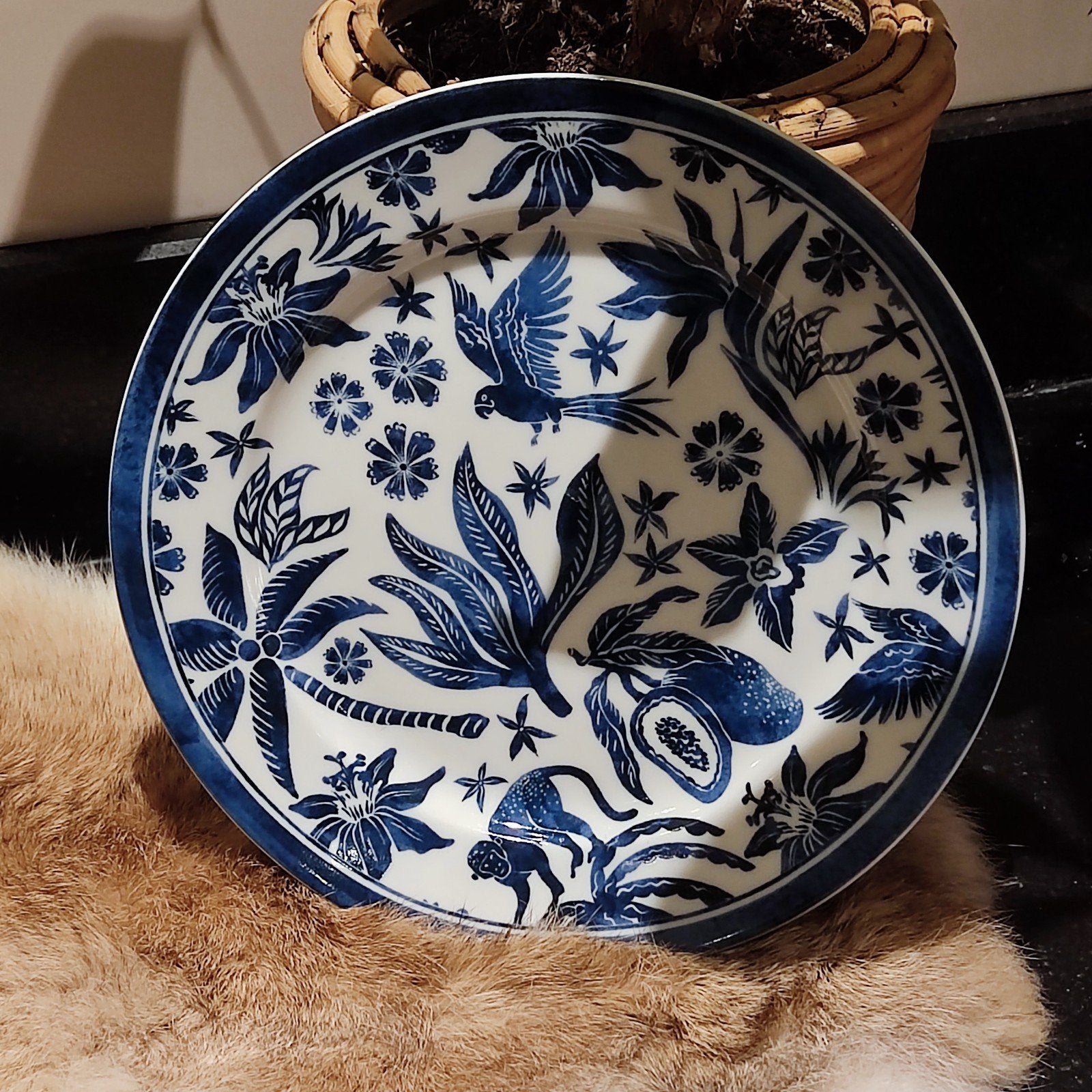 H&M Home bord met jungle print - blauw/wit, Overige merken, Keramiek, Ophalen of Verzenden, Zo goed als nieuw
