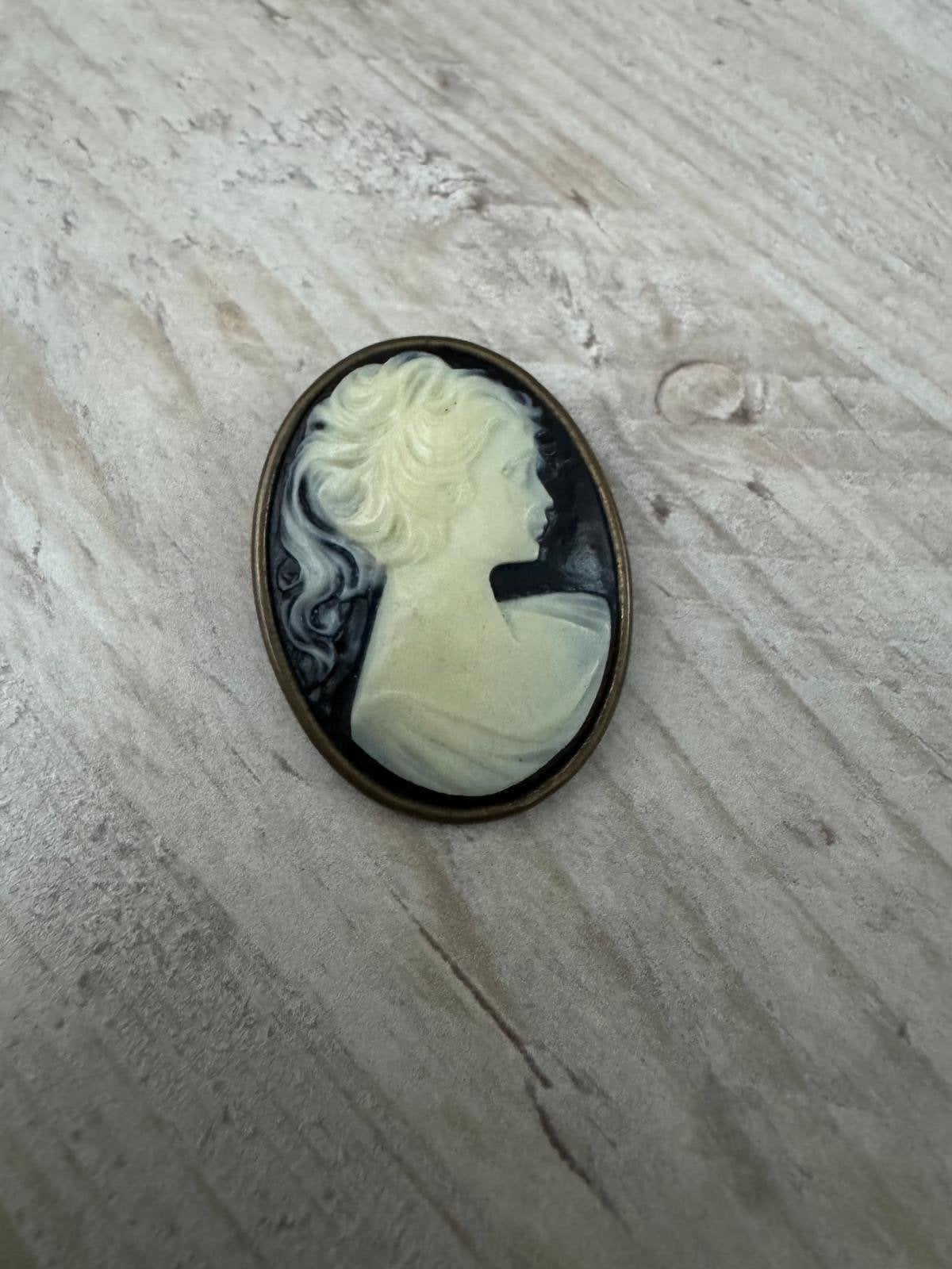 Vintage Camee Broche - Elegante Damesportret, Overige materialen, 4 tot 7 cm, Gebruikt, Zwart