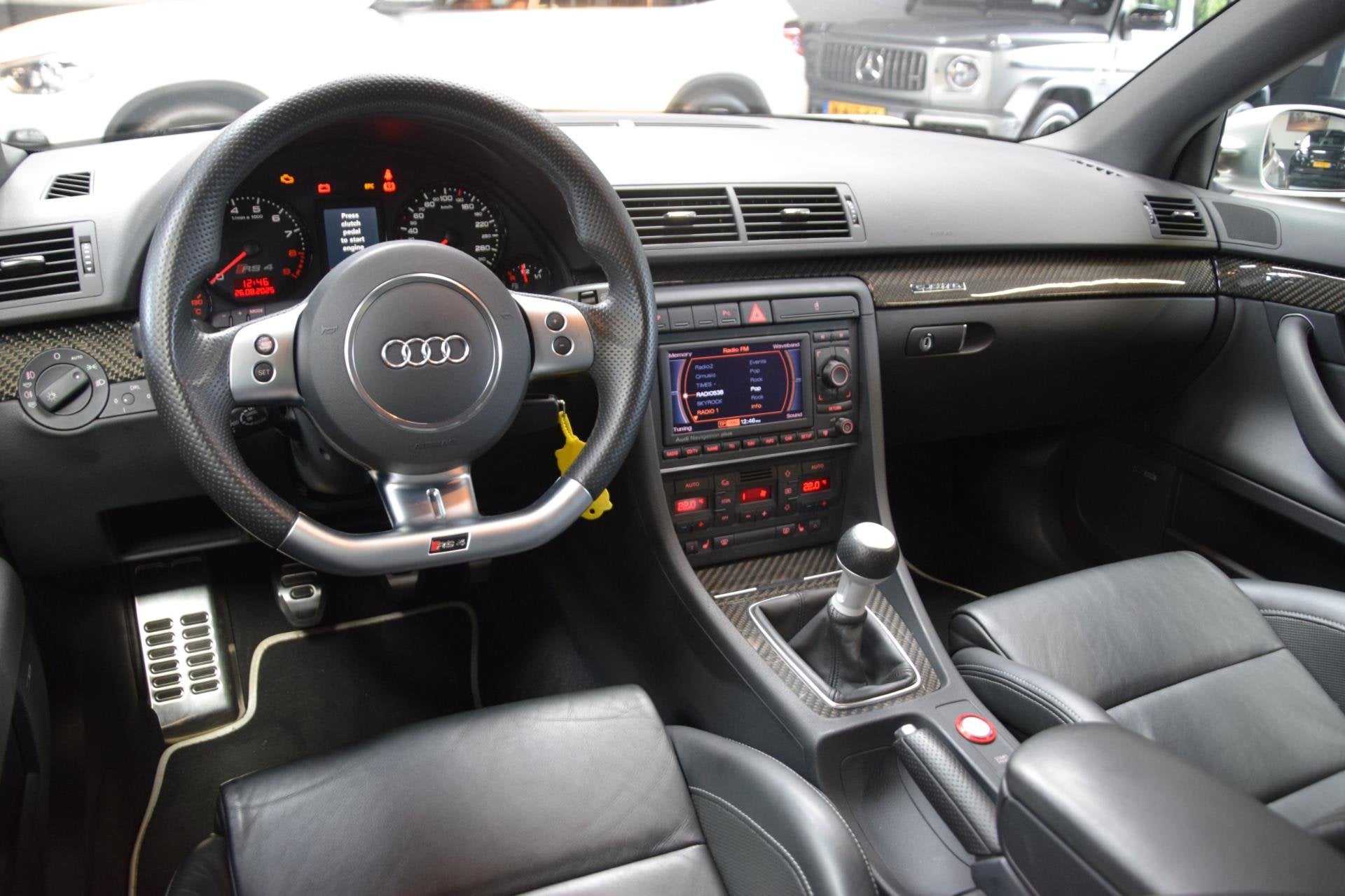 Audi RS4 Sedan 4.2 V8 RS 4 Quattro *Uniek* Keramisch|Schaals, Gebruikt, Leder, Bedrijf, Handgeschakeld