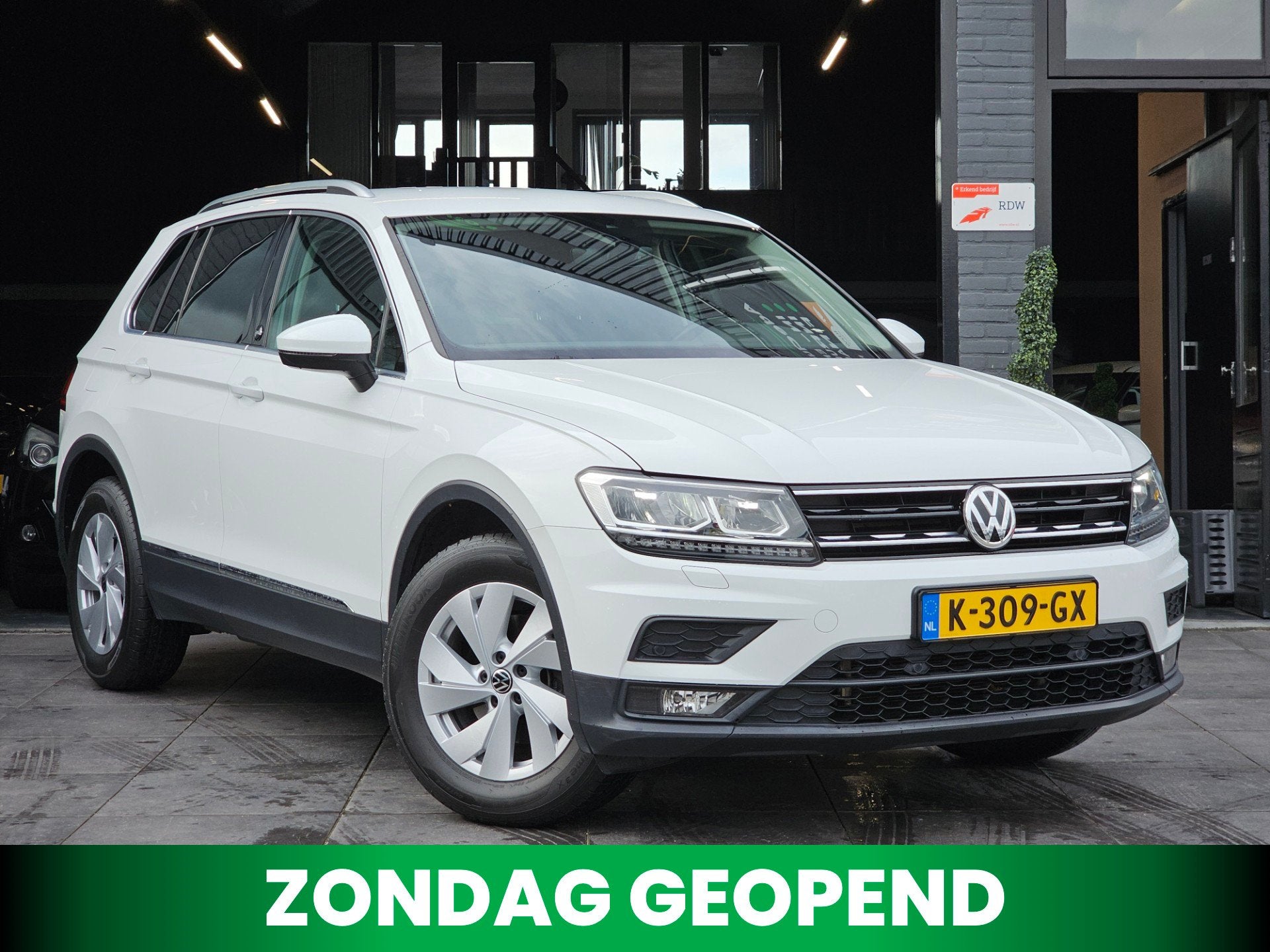 Volkswagen Tiguan 1.4 TSI Highline|AUT|Cruise|Trekhaak|PDC, Auto's, Volkswagen, Stof, 4 cilinders, Wit, Grijs