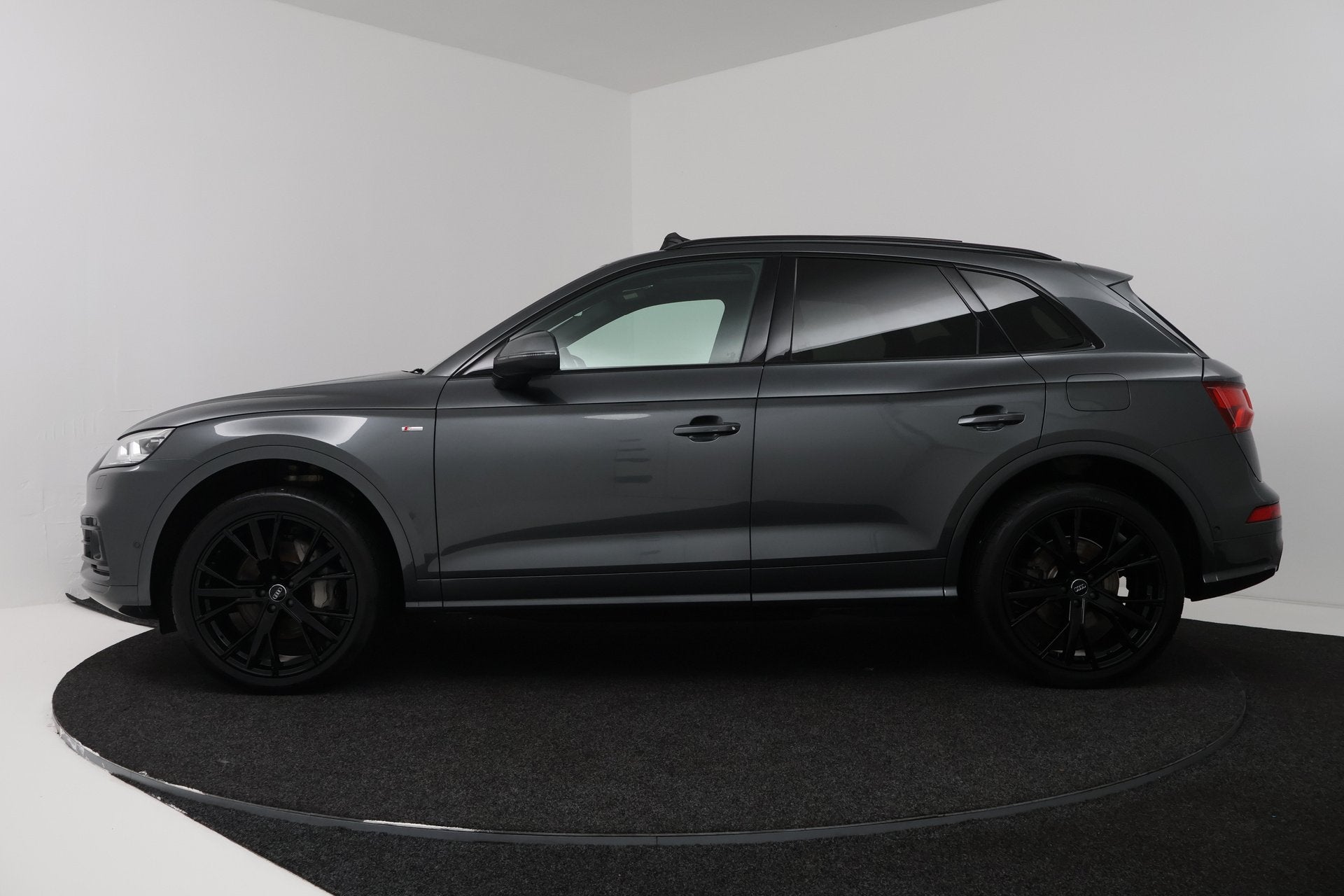 Audi Q5 55 TFSI e quattro Competition (PANORAMADAK, 360 VIEW, Auto's, Automaat, 4 cilinders, Leder, Bedrijf