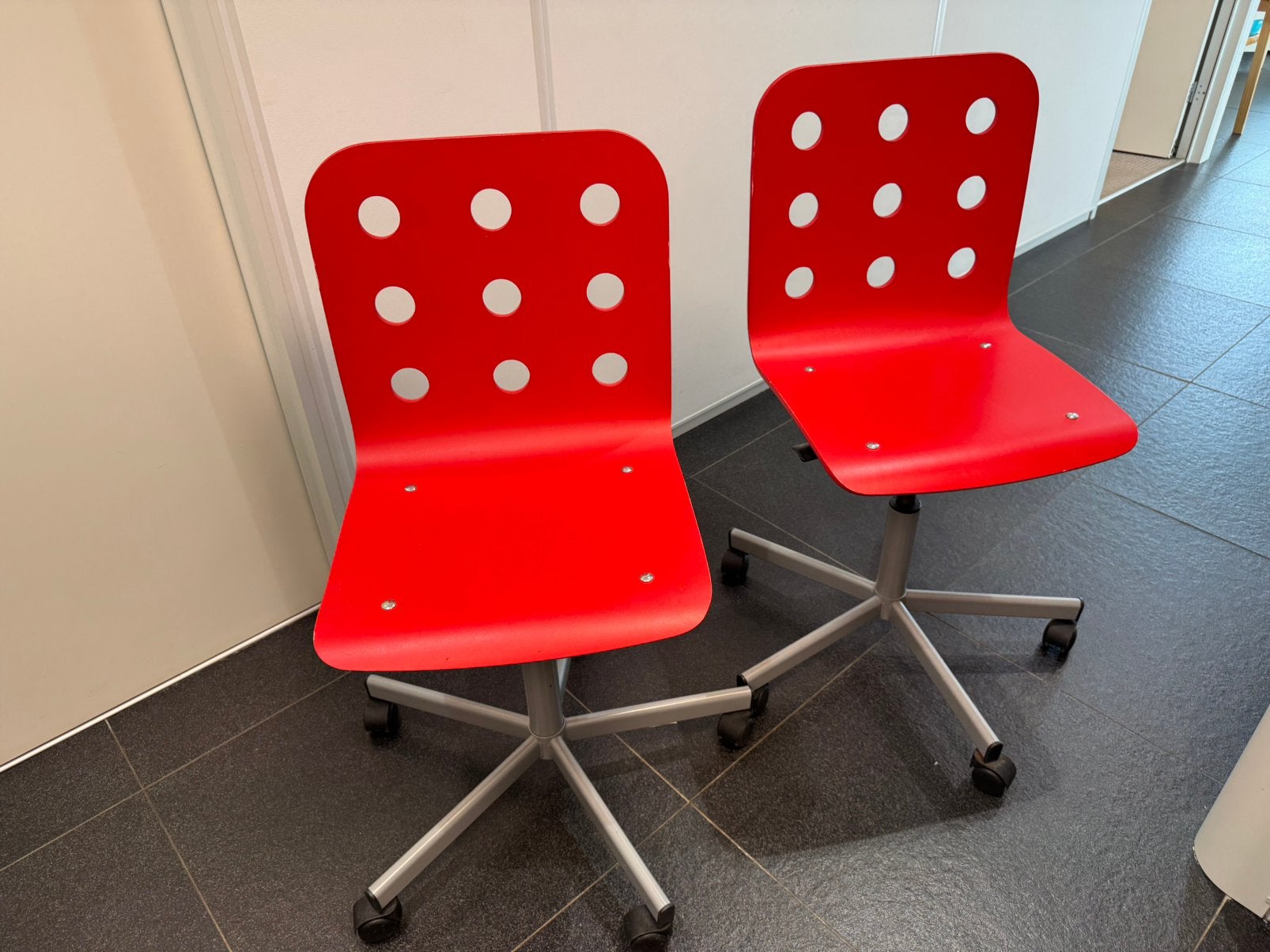 Twee rode bureau stoelen, Ophalen, Gebruikt, Rood, Bureaustoel