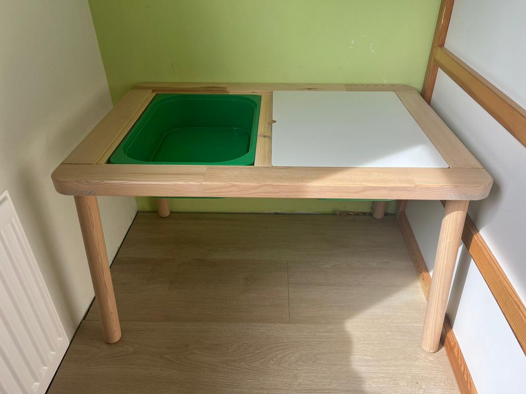 Kindertafel IKEA zo goed als nieuw!, Huis en Inrichting, Tafels | Sidetables, Ophalen of Verzenden, Zo goed als nieuw, 25 tot 50 cm