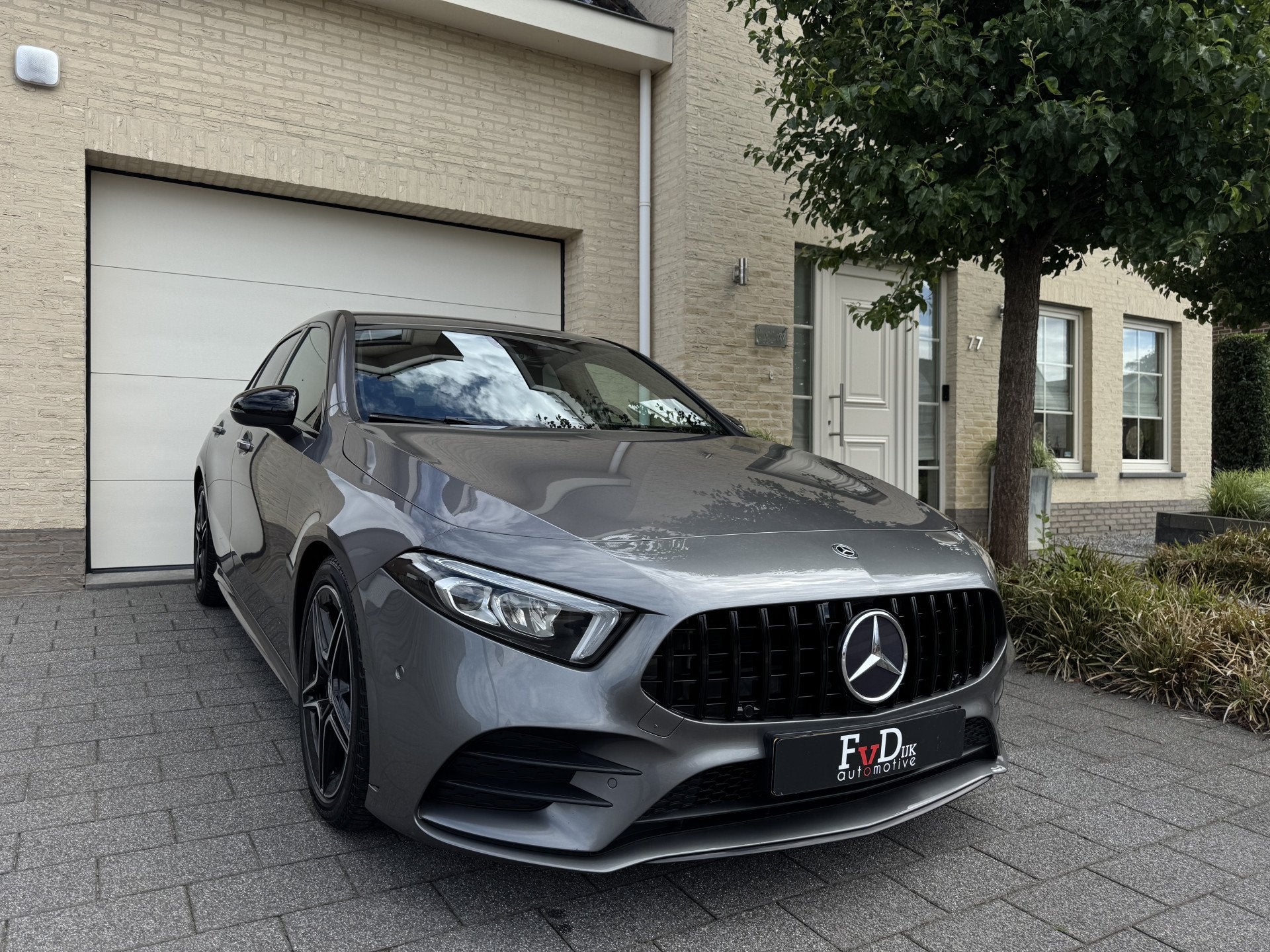 Mercedes-Benz A-Klasse 180 AMG Aut Nightpakket Widescreen Am, Auto's, 136 pk, Gebruikt, 4 cilinders, Automatische klimaatregeling