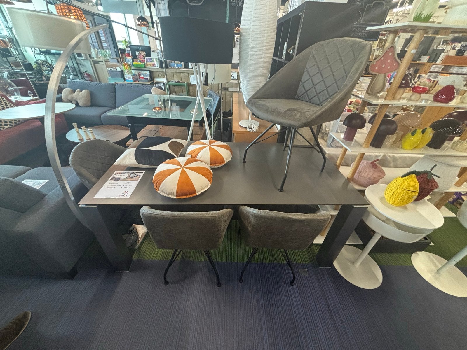 Eettafel met 4 stoelen - Comfortabel en stijlvol, Ophalen of Verzenden, Gebruikt, Rechthoekig, 50 tot 100 cm