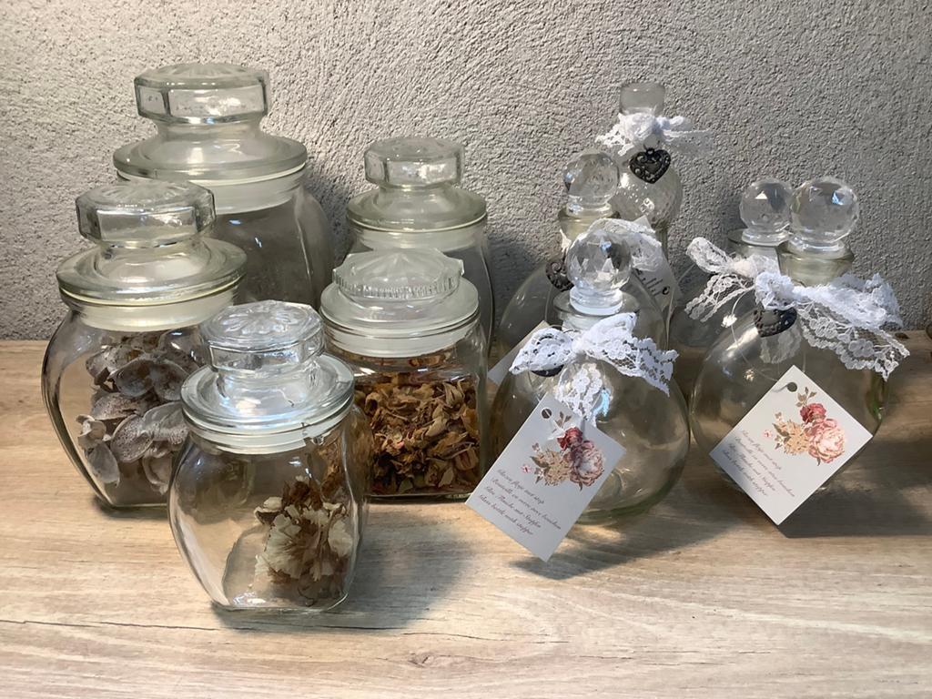 Partij glazen flesjes en potjes voor decoratie, Ophalen of Verzenden, Zo goed als nieuw