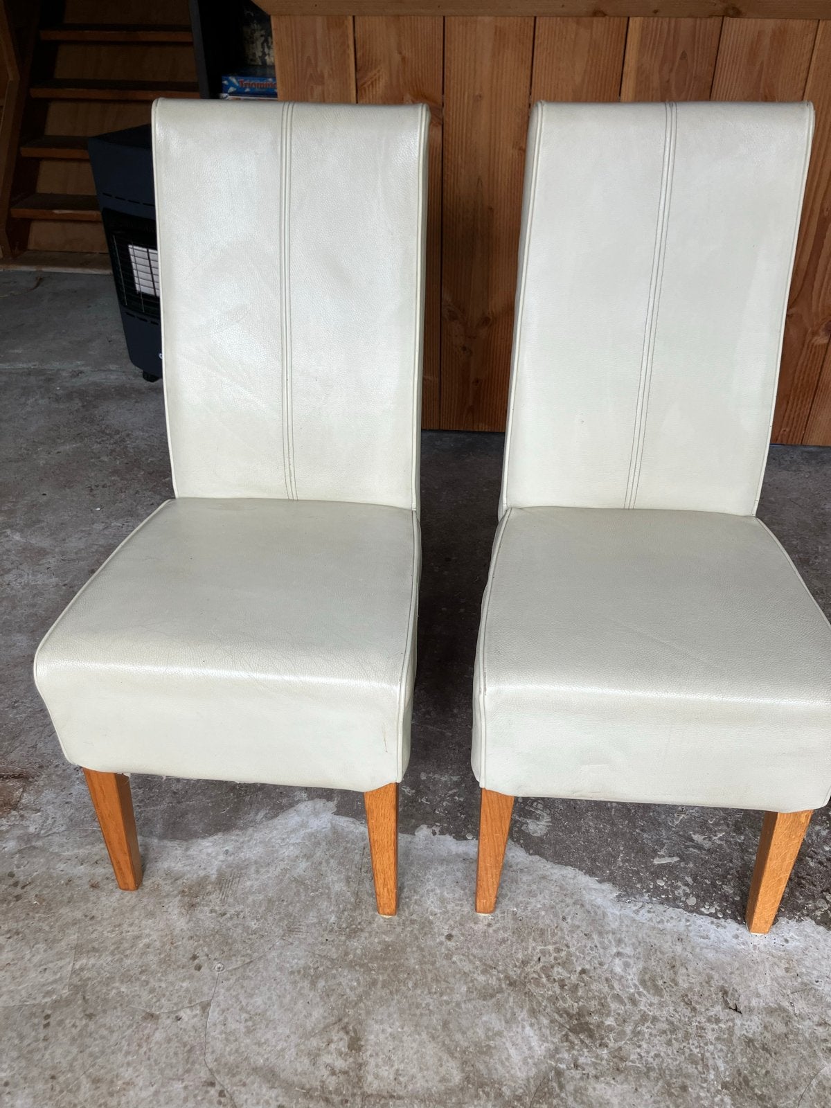 Set van 2 crèmekleurige eetkamerstoelen, Huis en Inrichting, Ophalen, Gebruikt, Twee, Wit