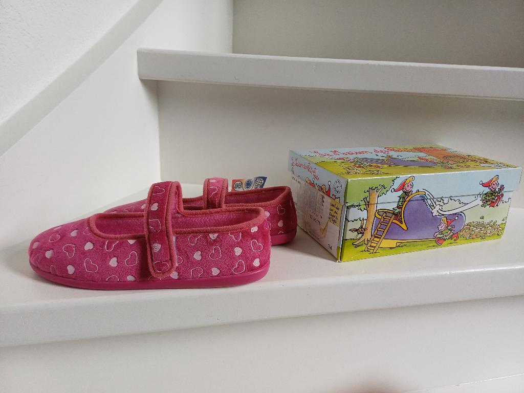 SLOFJES MAAT 34 NIEUW ROZE MET KLITTEBAND, Meisje, Overige typen, Nieuw, Ophalen of Verzenden