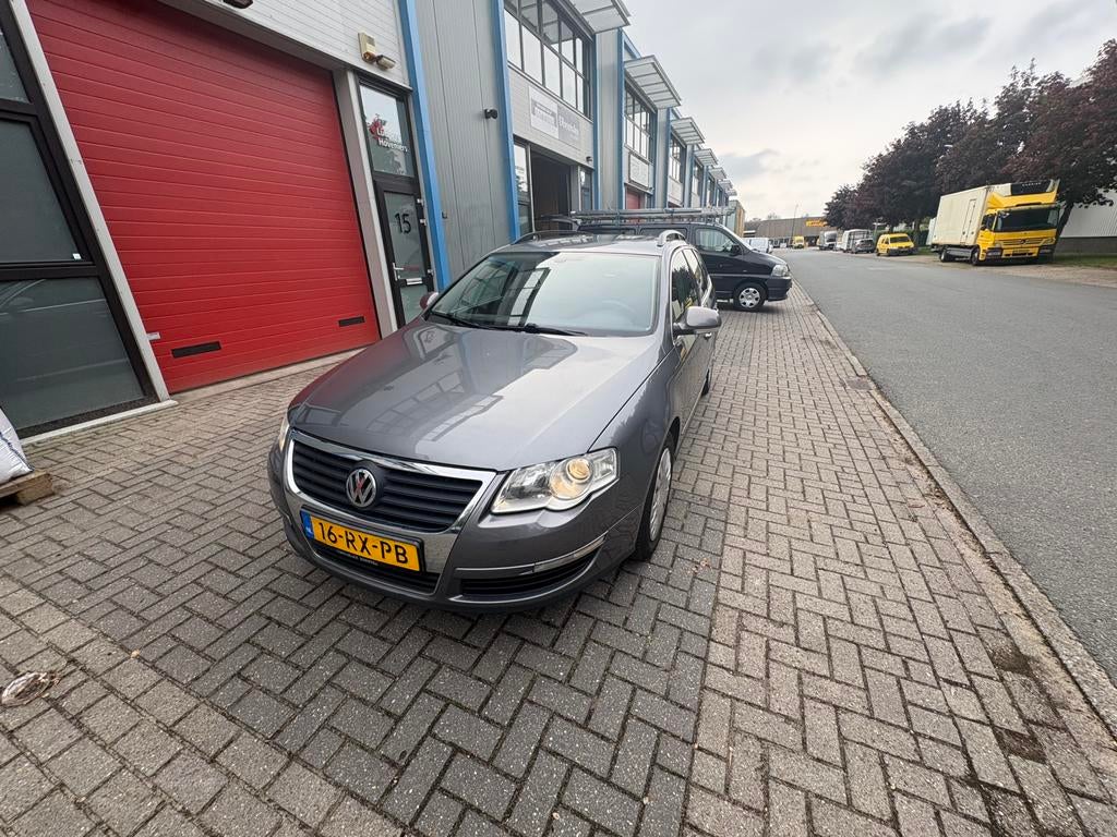 Volkswagen Passat 1.9 TDI 77KW Variant 2005 Grijs, Voorwielaandrijving, Stof, 4 cilinders, Origineel Nederlands
