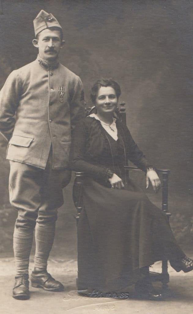 Frankrijk circa 1900 fotokaart militair met echtgenote, Verzamelen, Ophalen of Verzenden, Voor 1940, Buitenland, Foto