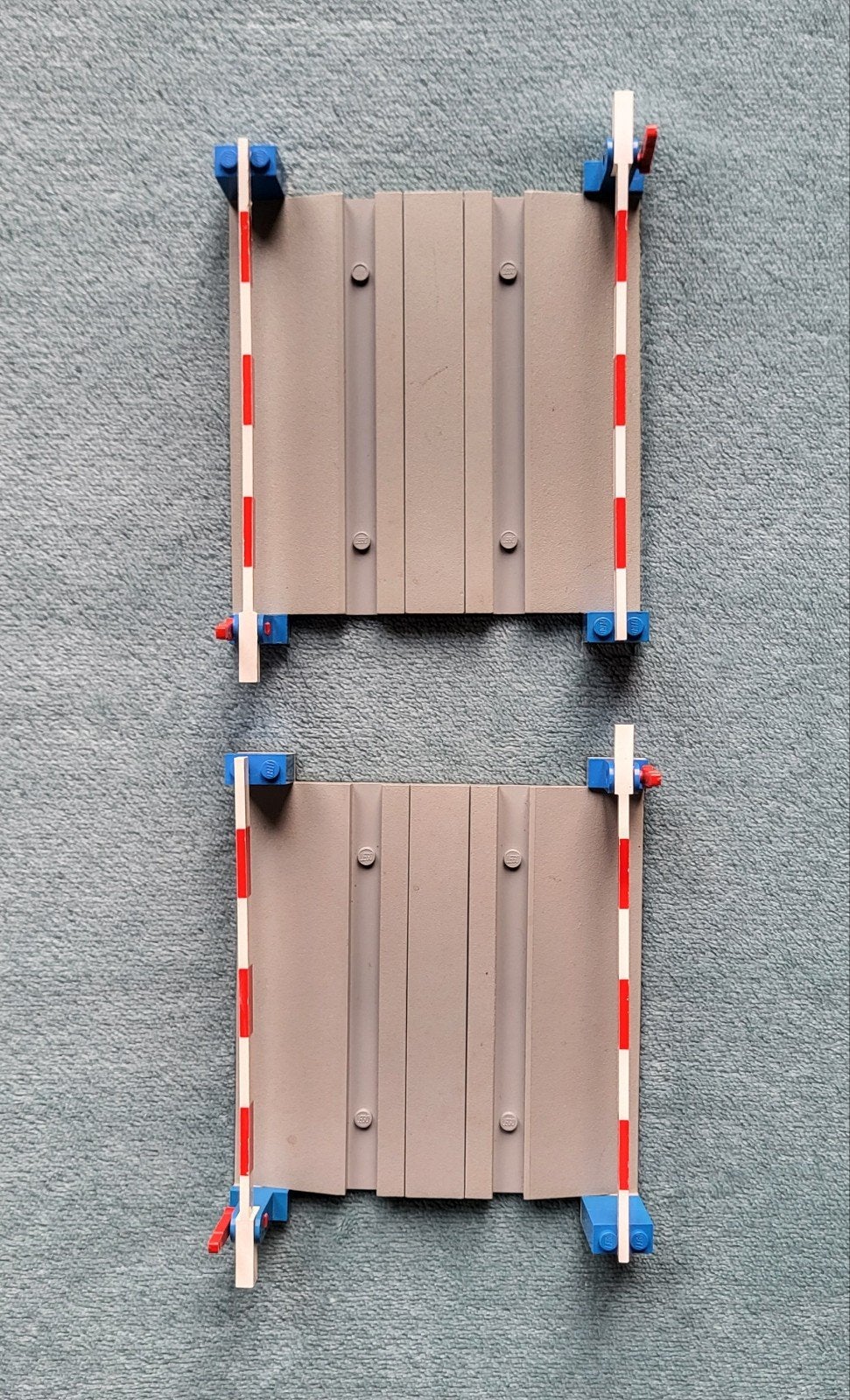 Lego trein 4,5 & 12 Volt blauwe rails 2x spoorweg overgang., Kinderen en Baby's, Speelgoed | Duplo en Lego, Ophalen of Verzenden