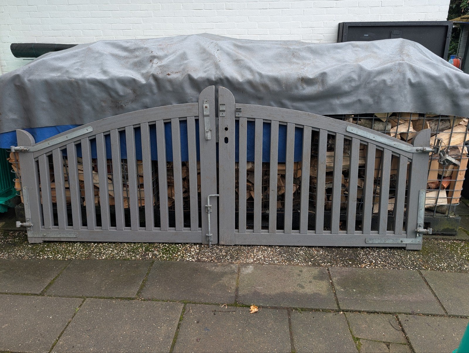 Houten poort met ijzerbeslag, 298 cm breed, Ophalen, Met poort, Gebruikt, Tuinhek