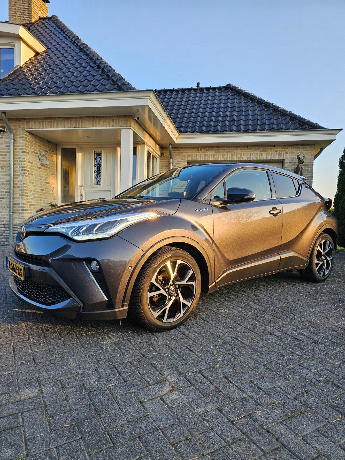 Toyota C-HR 2.0 Hybrid 184pk CVT 2022 Grijs, 725 kg, 4 cilinders, 23 km/l, 184 pk