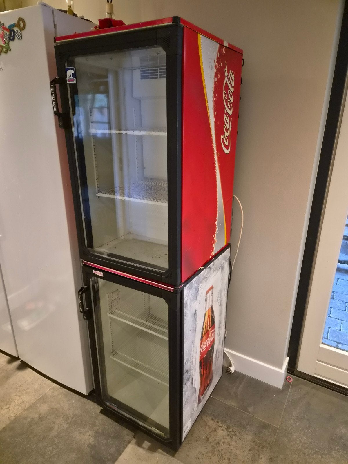 2 Coca Cola koelkasten, Witgoed en Apparatuur, Koelkasten en IJskasten, Ophalen, Minder dan 85 cm, 100 tot 150 liter, 45 tot 60 cm