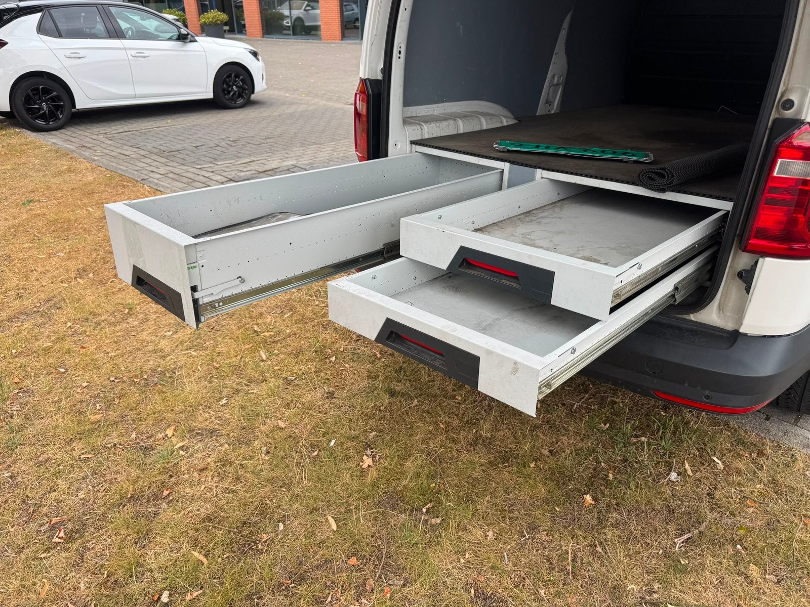 Inbouwlades bedrijfswagen / inbouwkasten, Ophalen, Gebruikt