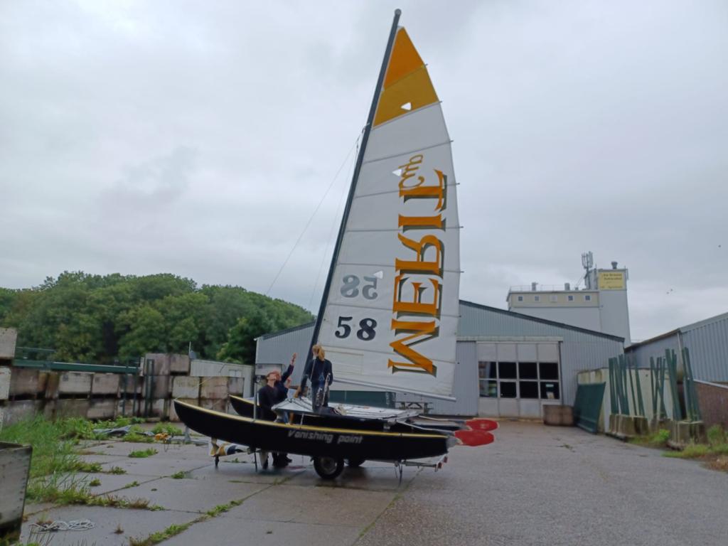 Hobie 16 met wegtrailer, nwe banden, zeilen en mesh matras., Ophalen, Gebruikt, Hobie, Geen motor