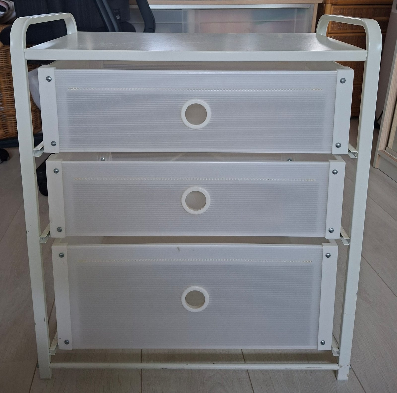 Nachtkastje met 3 opberg lases, Minder dan 50 cm, Gebruikt, Ophalen of Verzenden, 3 of 4 laden