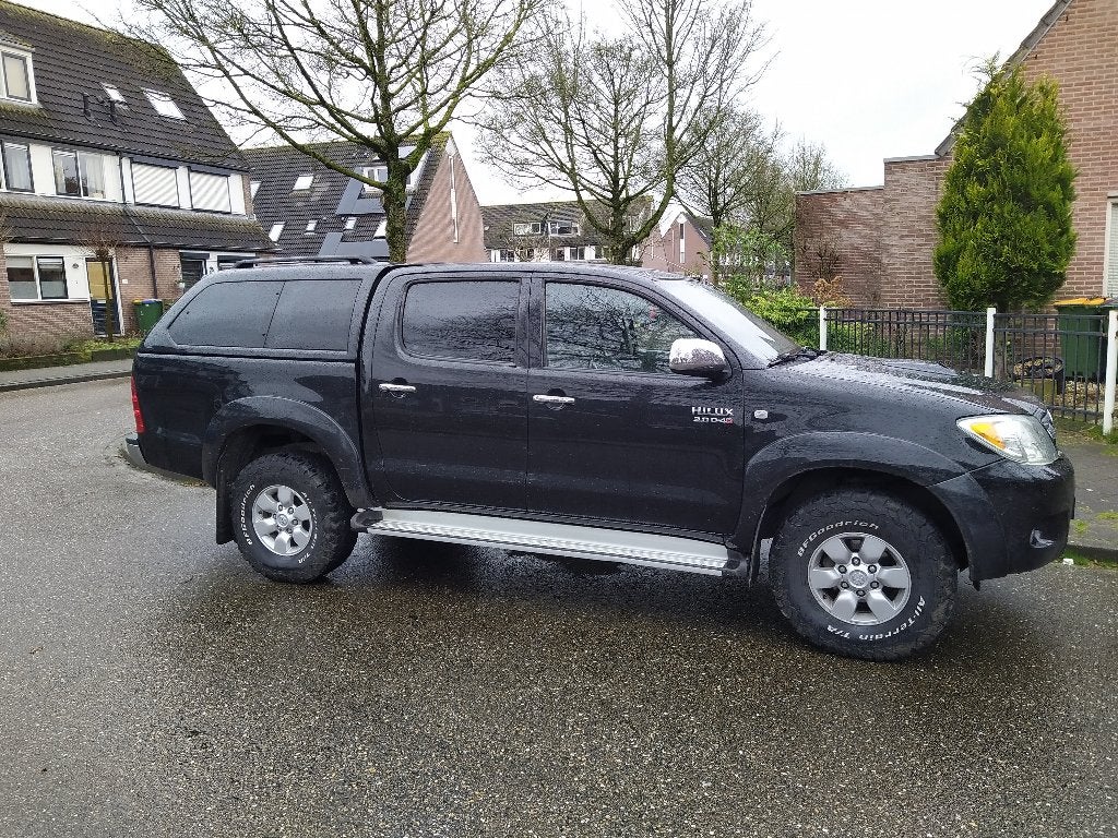 5 persoons Toyota Hi-lux 3.0 4WD AUT 2008, Auto's, Automaat, 4 cilinders, Zwart, Dealer onderhouden