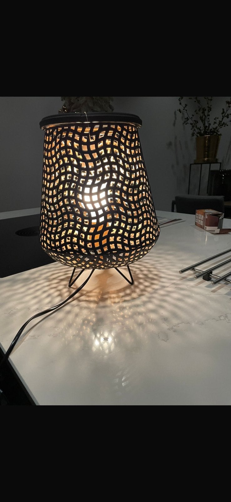 Decoratief tafellampje zwart met goud en leuke pootjes, Gebruikt, Ophalen of Verzenden, Sfeerlamp, Zwart