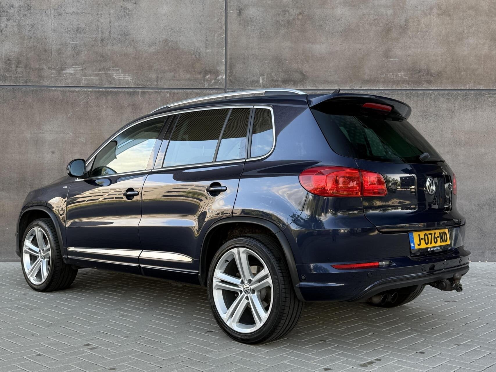 Volkswagen Tiguan 2.0 TSI Sport&Style 4Motion R-line | Trekh, Auto's, Euro 5, Gebruikt, Zwart, 4 cilinders