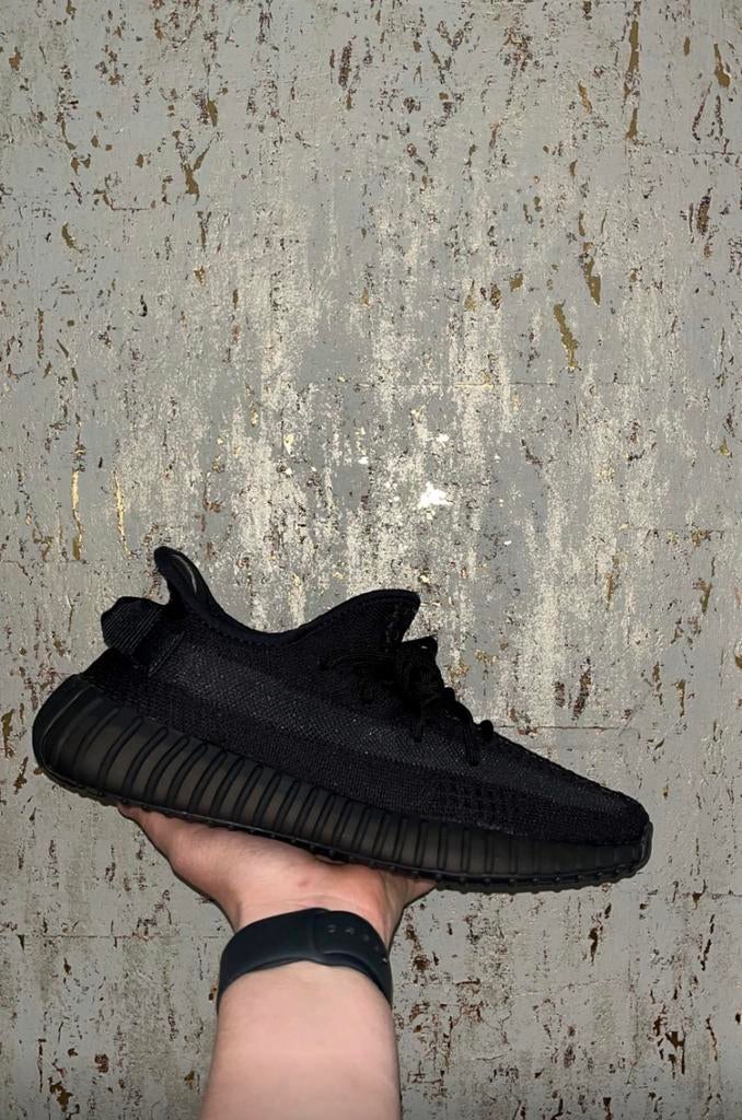 Adidas Yeezy 350 V2 boost, Ophalen of Verzenden, Nieuw, Zwart, Sneakers of Gympen