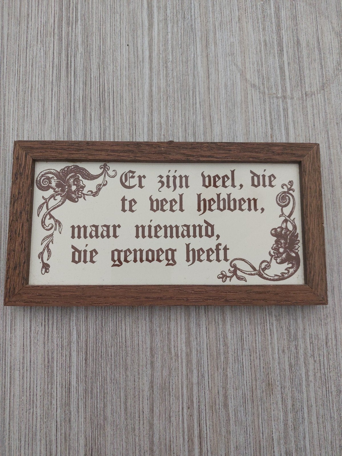 Vintage Lemster Bruin Tegel met Spreuk, Ophalen of Verzenden