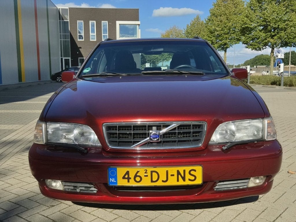 Volvo V70 Classic 2.5 automaat DISTRIBUTIE EN PCV NIEUW 2025, Zwart, 160 pk, Stationwagon, 2435 cc
