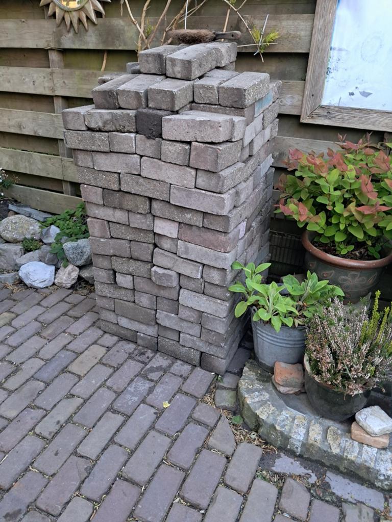 BKK stenen. Betonklinkers gratis. 300 stuks., Tuin en Terras, Ophalen of Verzenden, Gebruikt, Keramiek, Terrastegels