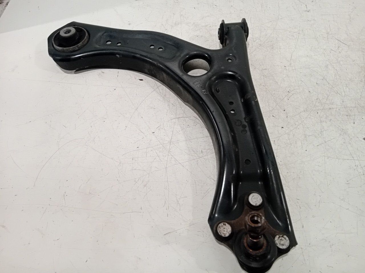 Draagarm rechts voor Volkswagen Polo, Auto-onderdelen, Onderdelen@venauto.nl, Van der Ven Autorecycling B.V., Gebruikt, Ettenseweg 76, 4706 PB Roosendaal, The Netherlands