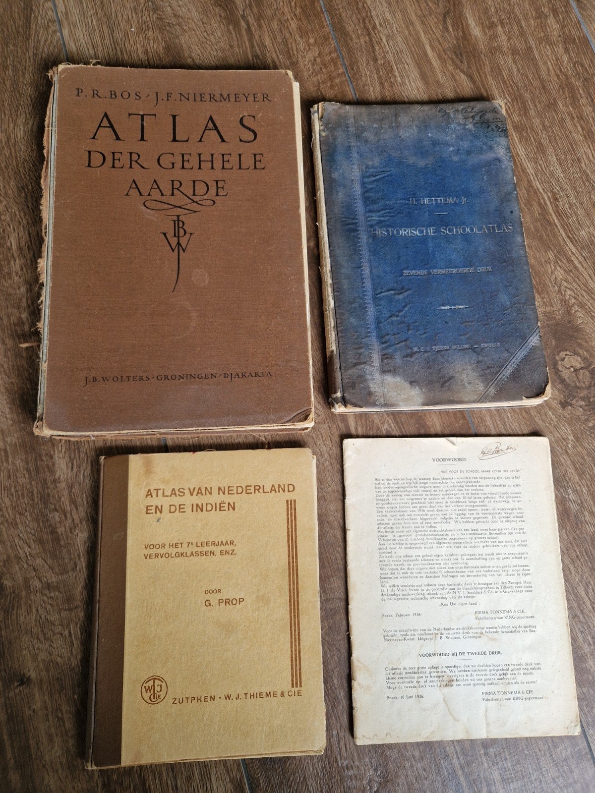 Diverse atlassen 4x atlas, Gelezen, Overige atlassen, Ophalen of Verzenden, 1800 tot 2000