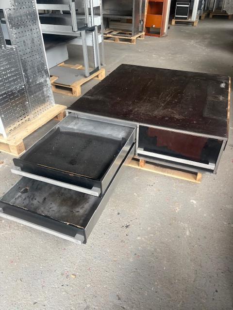 Beks Vloerlade (2440) L129 B124 H33 €599, Ophalen, Laaiin Bedrijfswagen Inrichtingen, Hank,Rhenoy, Zo goed als nieuw
