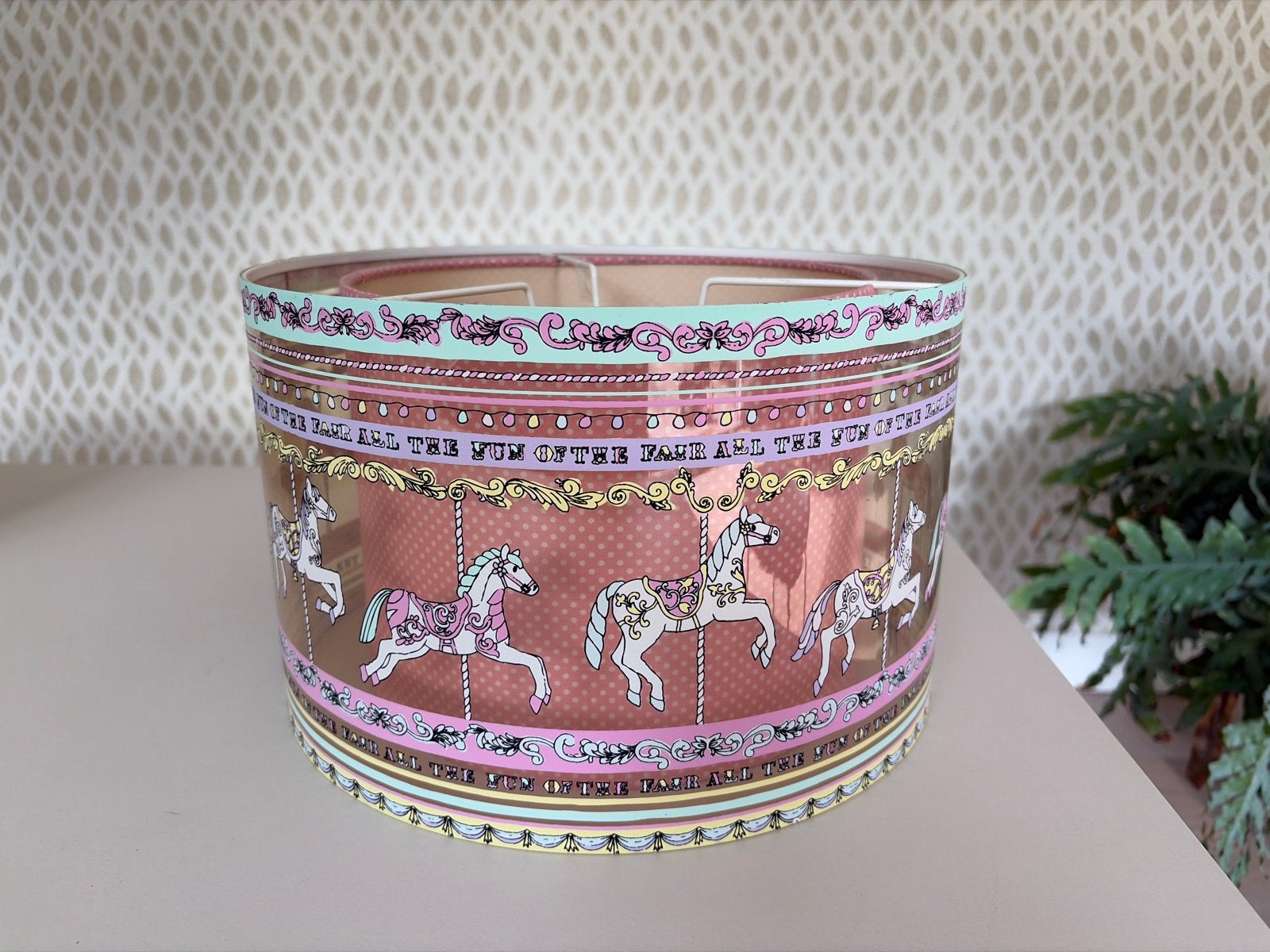 Laura Ashley Home plafondlamp met paarden design, Ophalen, Gebruikt, Rond, 18 cm